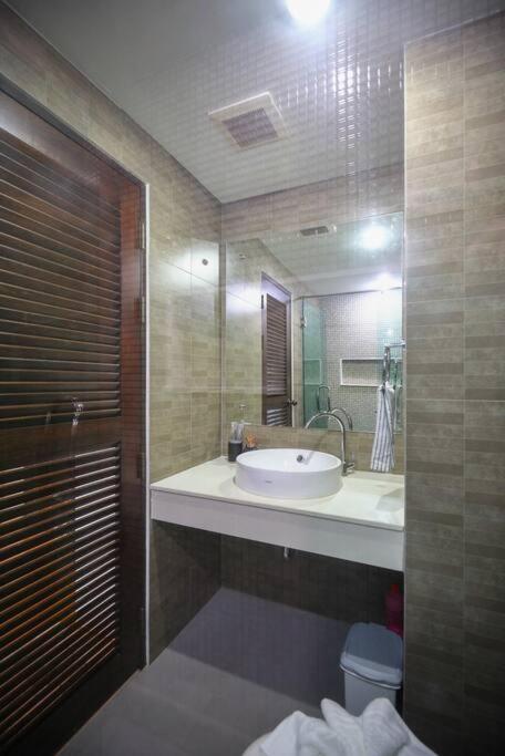 Ferienwohnung Luxury Living In Heart Of Nimman Chiang Mai Exterior foto