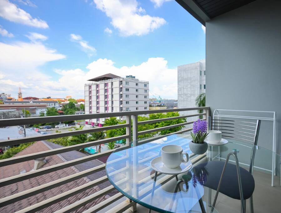 Ferienwohnung Luxury Living In Heart Of Nimman Chiang Mai Exterior foto